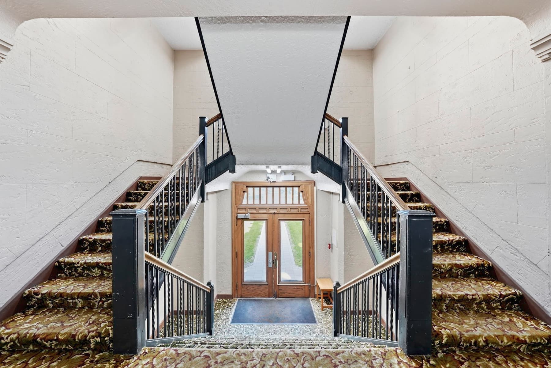 Cambridge Apartments — photo 4