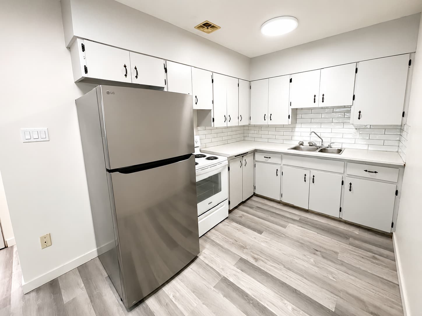 Mount Royal Apartments — photo 2