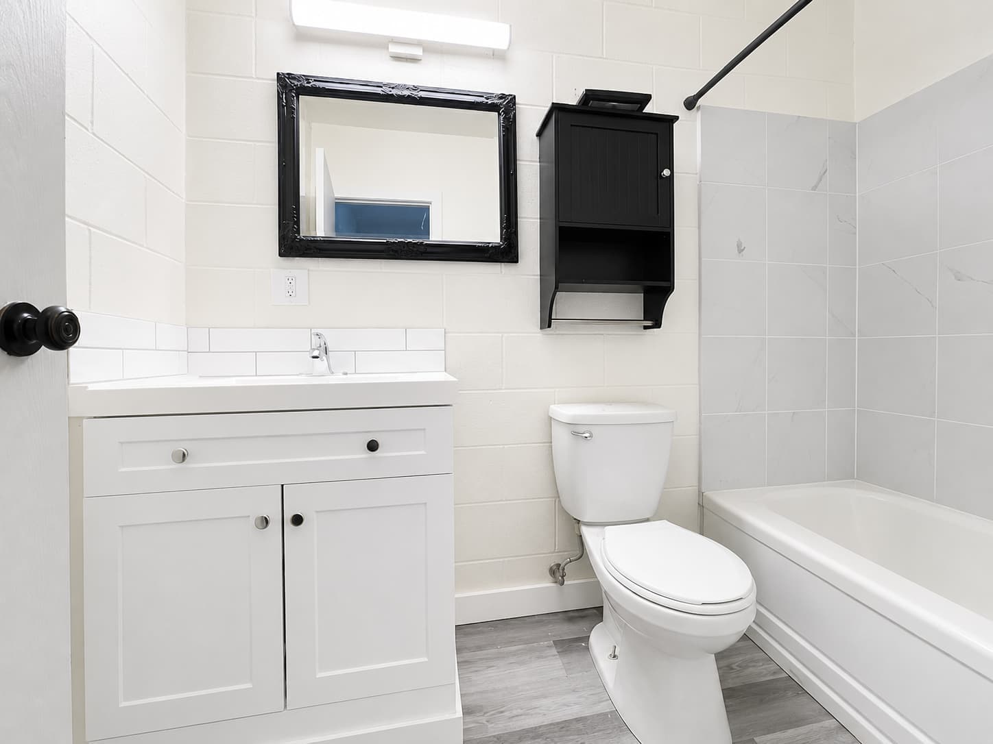 Mount Royal Apartments — photo 3