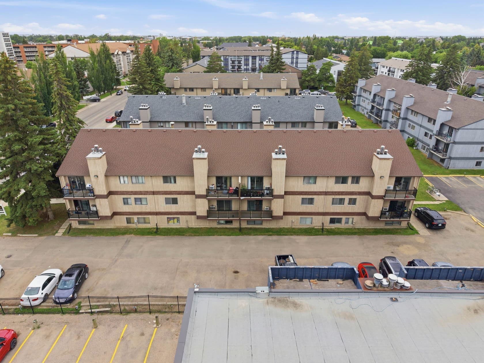 Pinehouse Apartments — photo 3